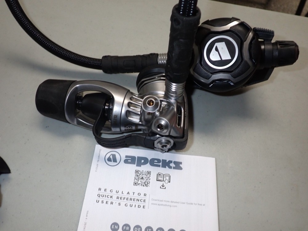 Apeks EVX 200 Regulator, Yoke