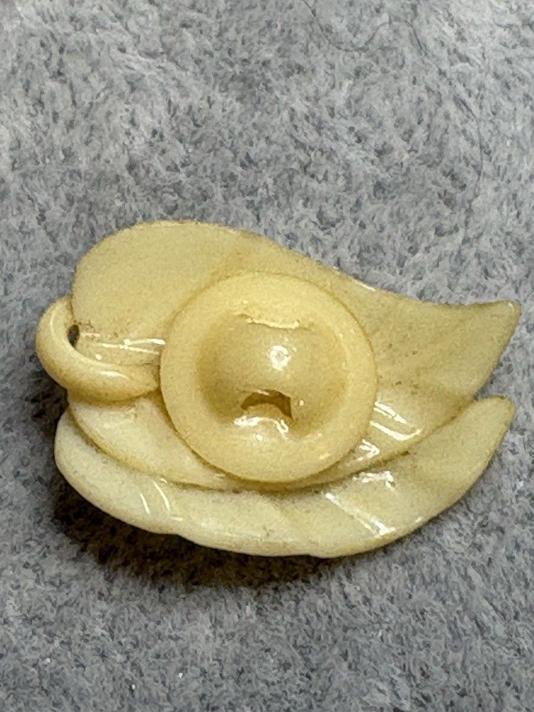Vintage Celluloid Leaf Button by Marion Weeber, Realistic