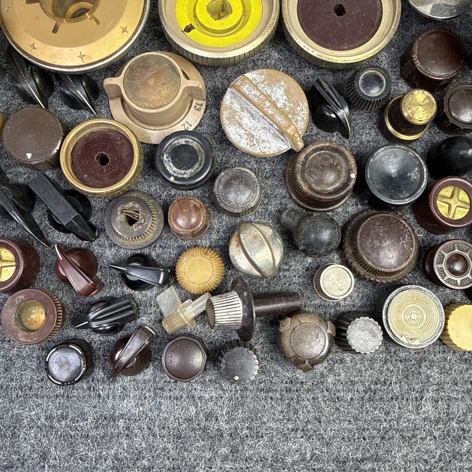 50+ Vintage Radio / TV / Equipment Knobs Used Midcentury Plastic Bakelite LOT