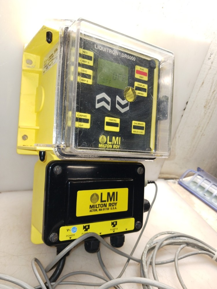 MILTON ROY LMI DP5000-1B-0 METERING PUMP CONTROLLER WITH ACCESSORIES