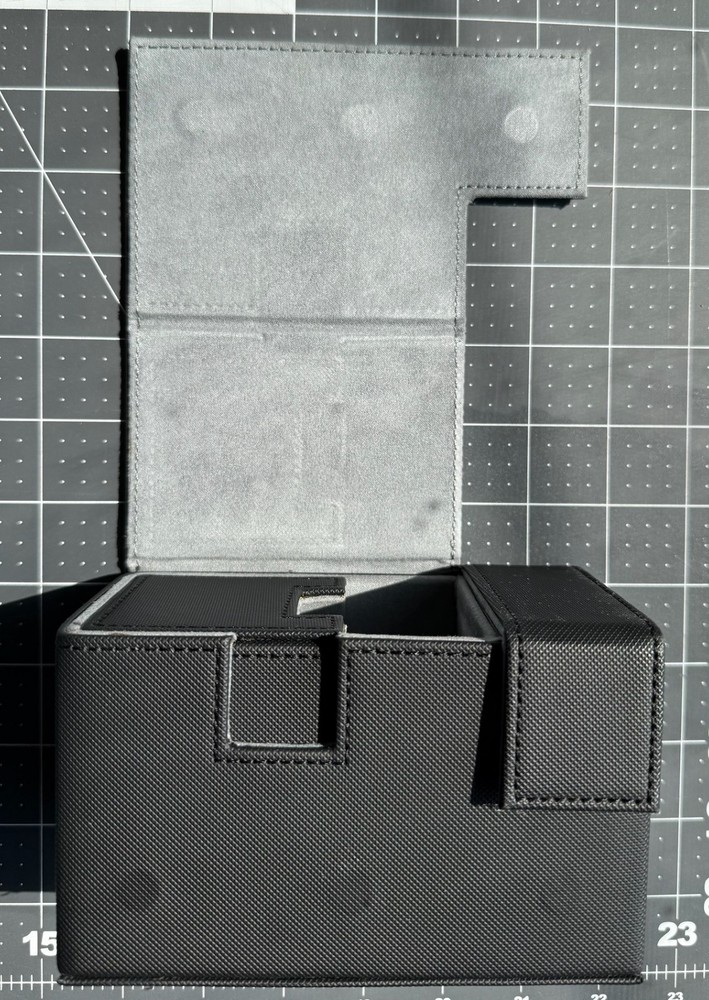 Ultimate Guard Flip 'n' Tray Xenoskin Case +80 MTG