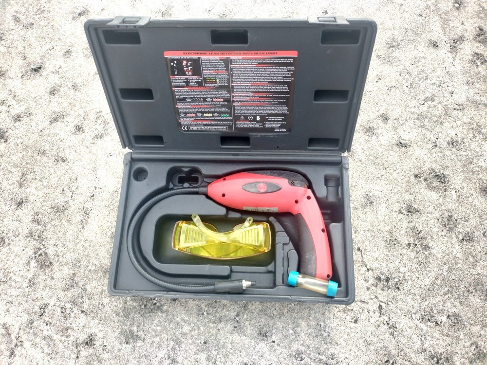 MAC Tools ALC55200 Electronic AC Freon Leak Detector With UV Blue Light