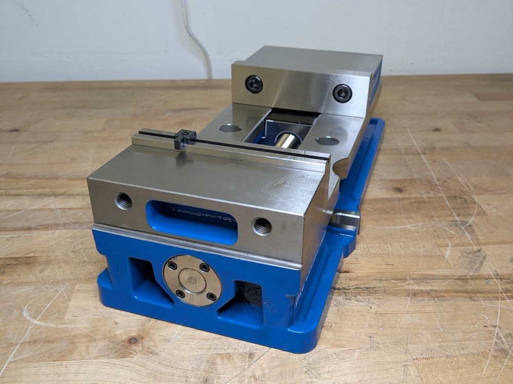 Kurt DX6 CrossOver Manual Precision Machine Vise 6" Jaw Width 9" Opening