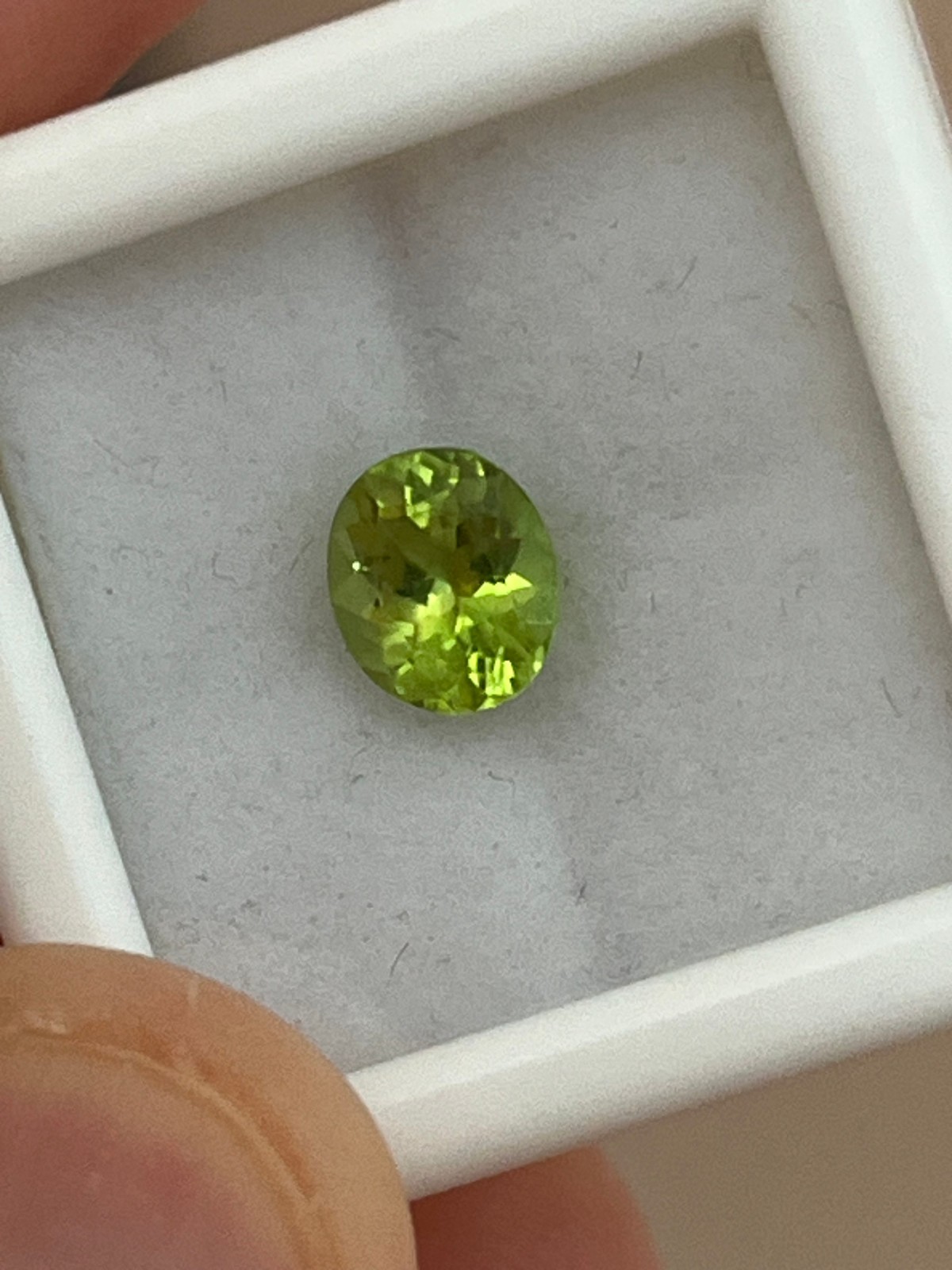 1.30ct Green San Carlos Gila Co. Arizona Peridot w/ LILLY PAD MARKS TYPE 2 GRADE