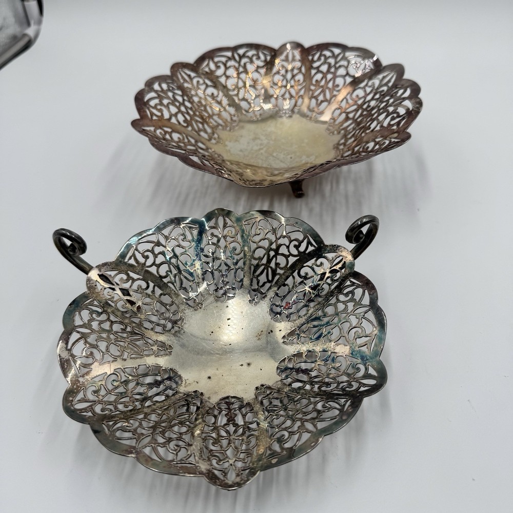 Lot 2 INTERNATIONAL SILVER LOVELACE SILVER PLATE PIERCED 3 LEGGED BOWL Broken