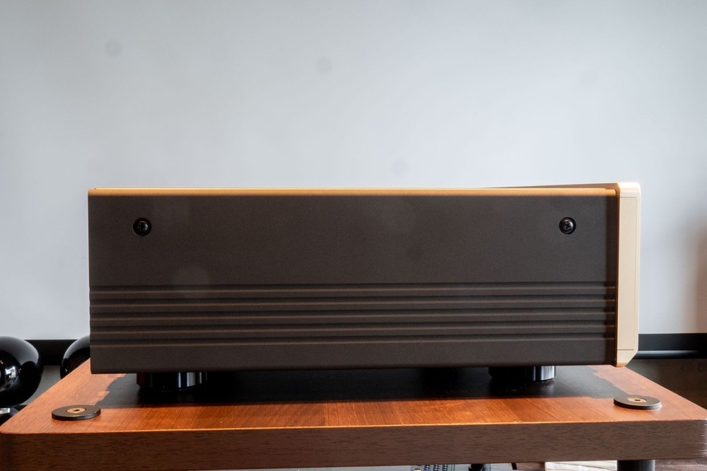 Accuphase DG-28 DIGITAL VOICING EQUALIZERDIGITAL