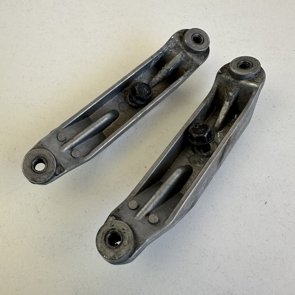 Victory Vision Tour 2015 Windshield Screen Support Mount Bracket pair 5136398