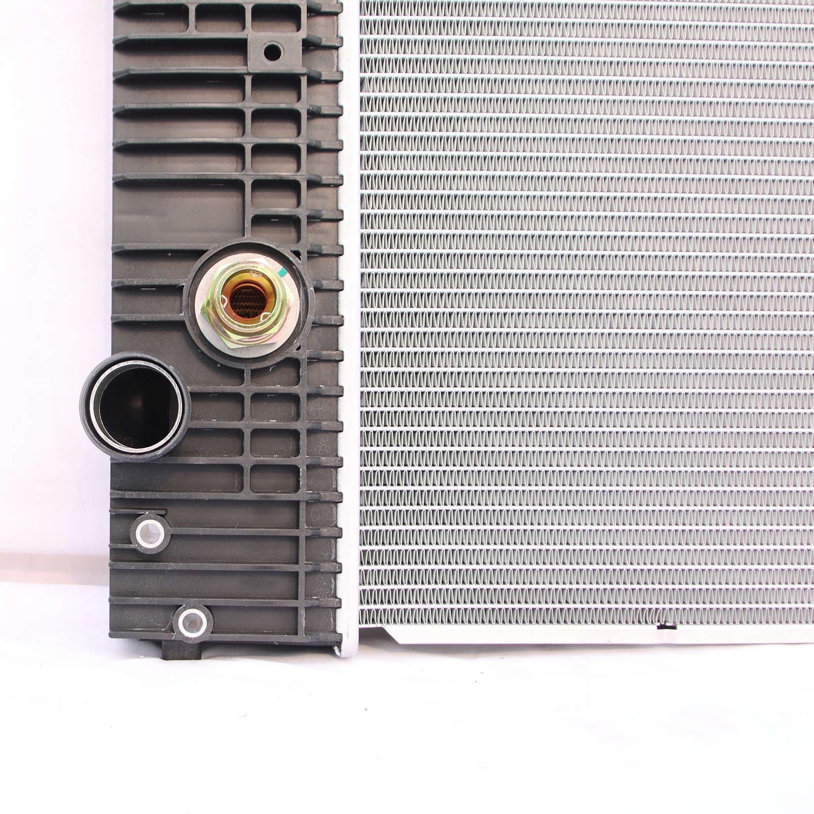 Truck Radiator Fits Freightliner M2 M106 2008-2014 Fits OE