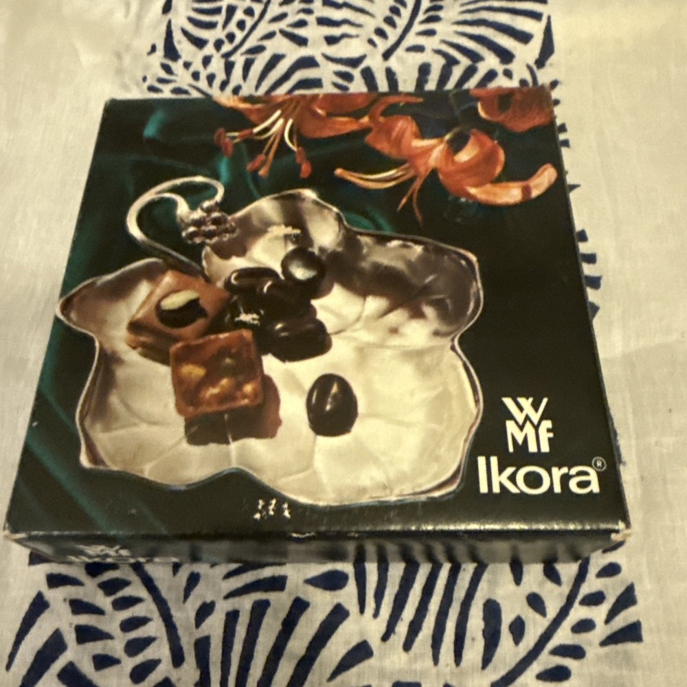 Silver Plated Decorative Dish Grape Leaf Footed By Ikora Vintage 1975. Beauty