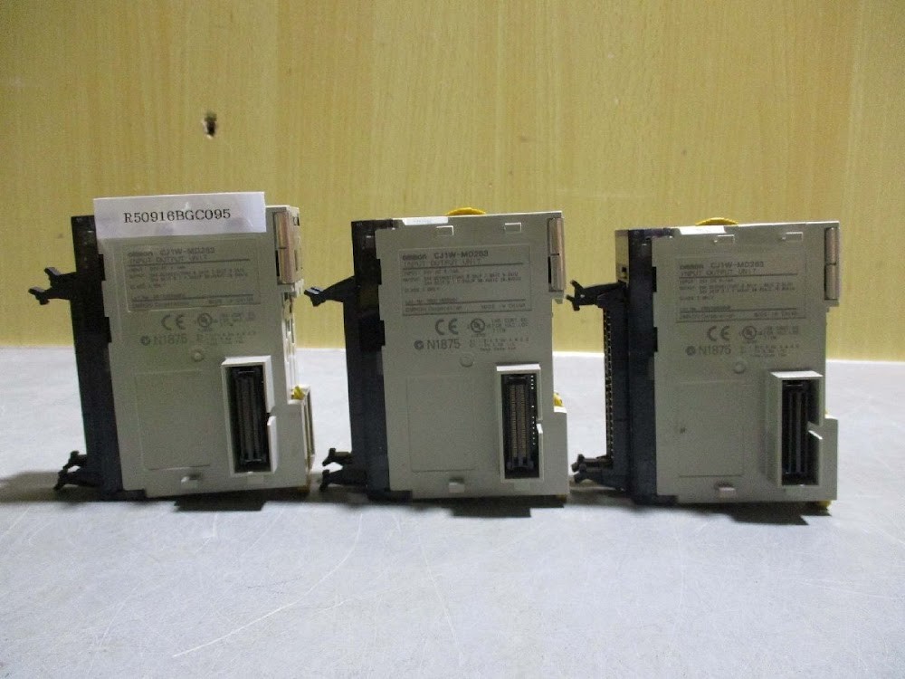 OMRON CJ1W-MD263 Input Output Unit PLC I/O Module USED