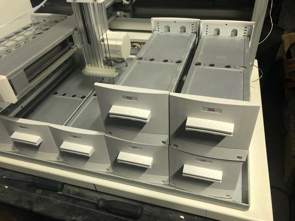 Gilson 215 Liquid Handler and 889 Multiple Injection Module