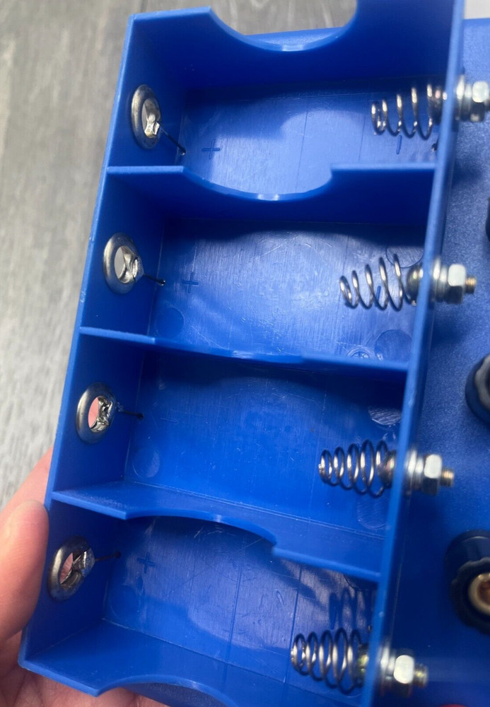 Battery Holder for FOUR D-Cells, Blue