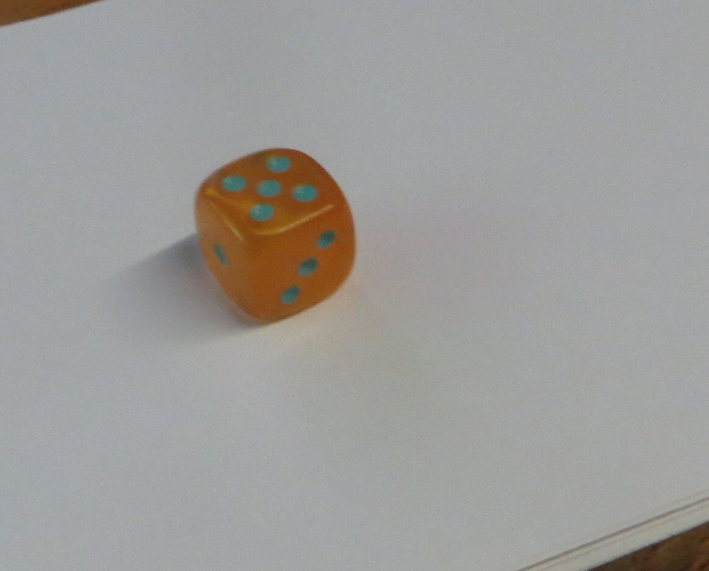 Crystal Caste - Satin honey d6 pips 12 mm - OOP dice
