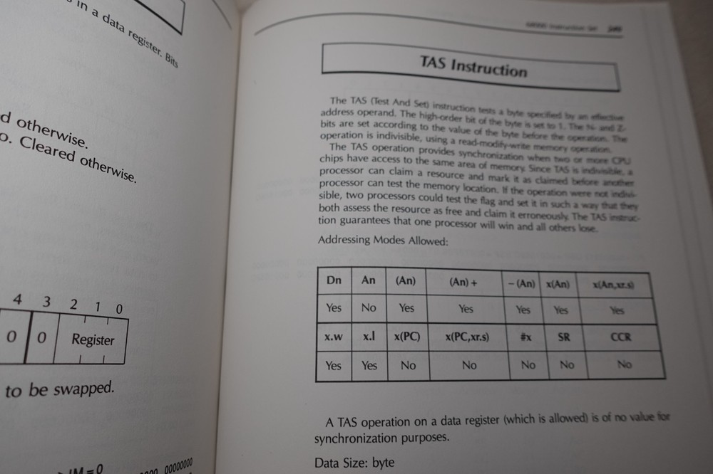 Programming the Macintosh in Assembly Language 1986 Steve Williams Publication