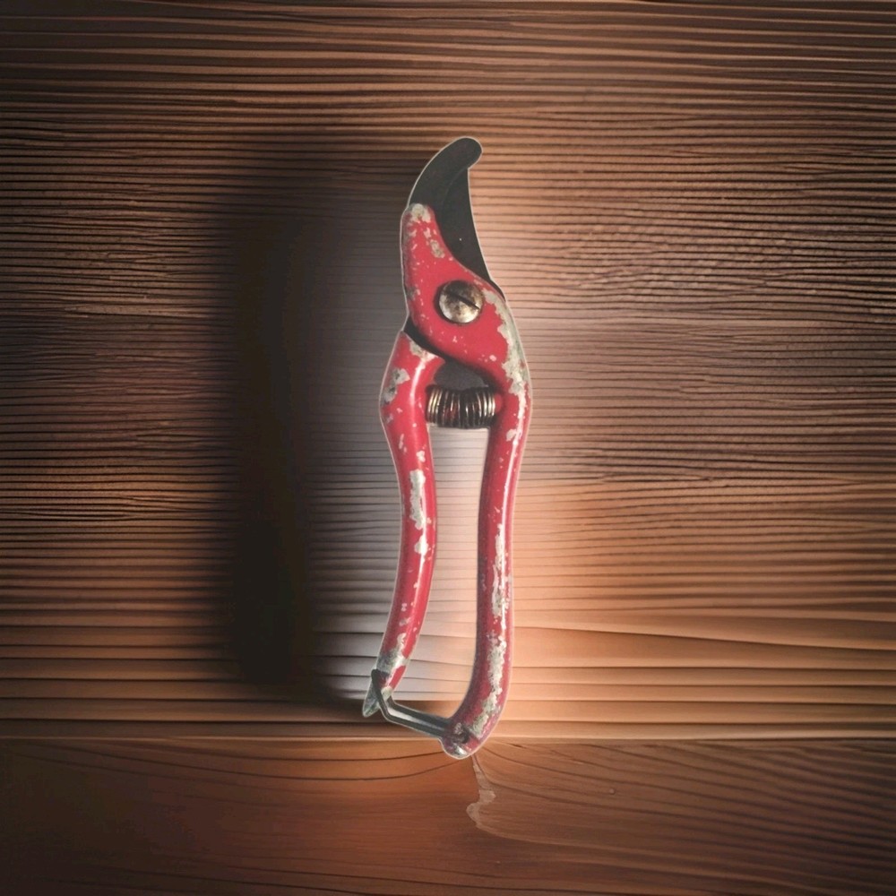 VINTAGE 9" HAND PRUNERS