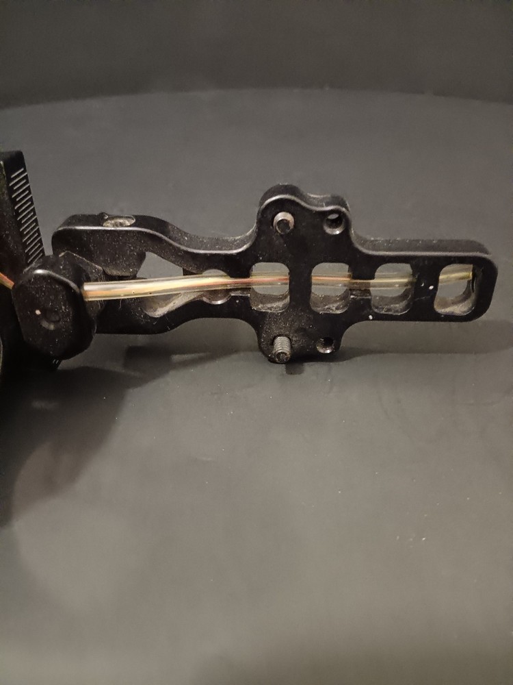 Fuse Interceptor 5 Pin Archerey Sight With Level And Mounting Hardware