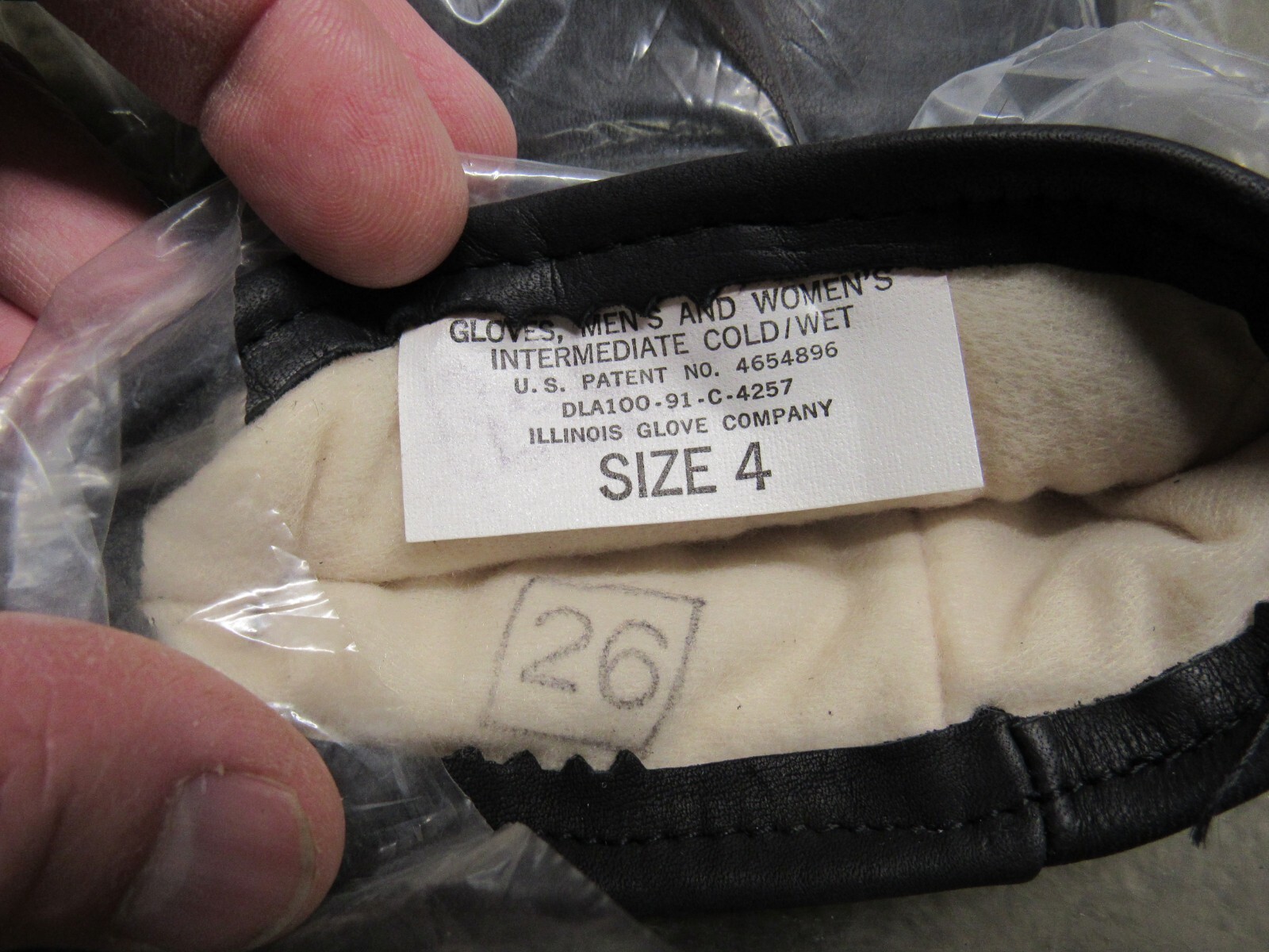 US Military Black Leather ICW Gloves Cold Wet Weather TO 14 Degrees Size 4 NOS