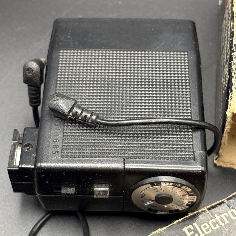 Vivitar Electronic Flash Model 102