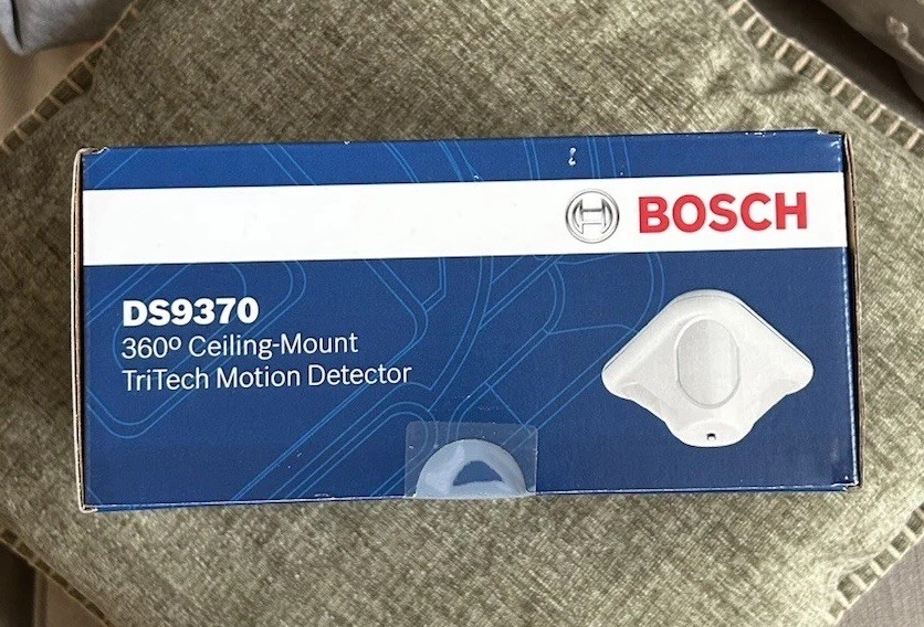 Bosch DS9370. 360 Degree Ceiling Mount Tritech Motion Detector. White.
