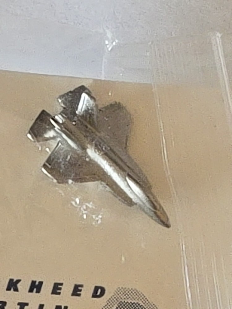 Original JSF Joint Strike Fighter Pin Back Lockheed Martin New With Card