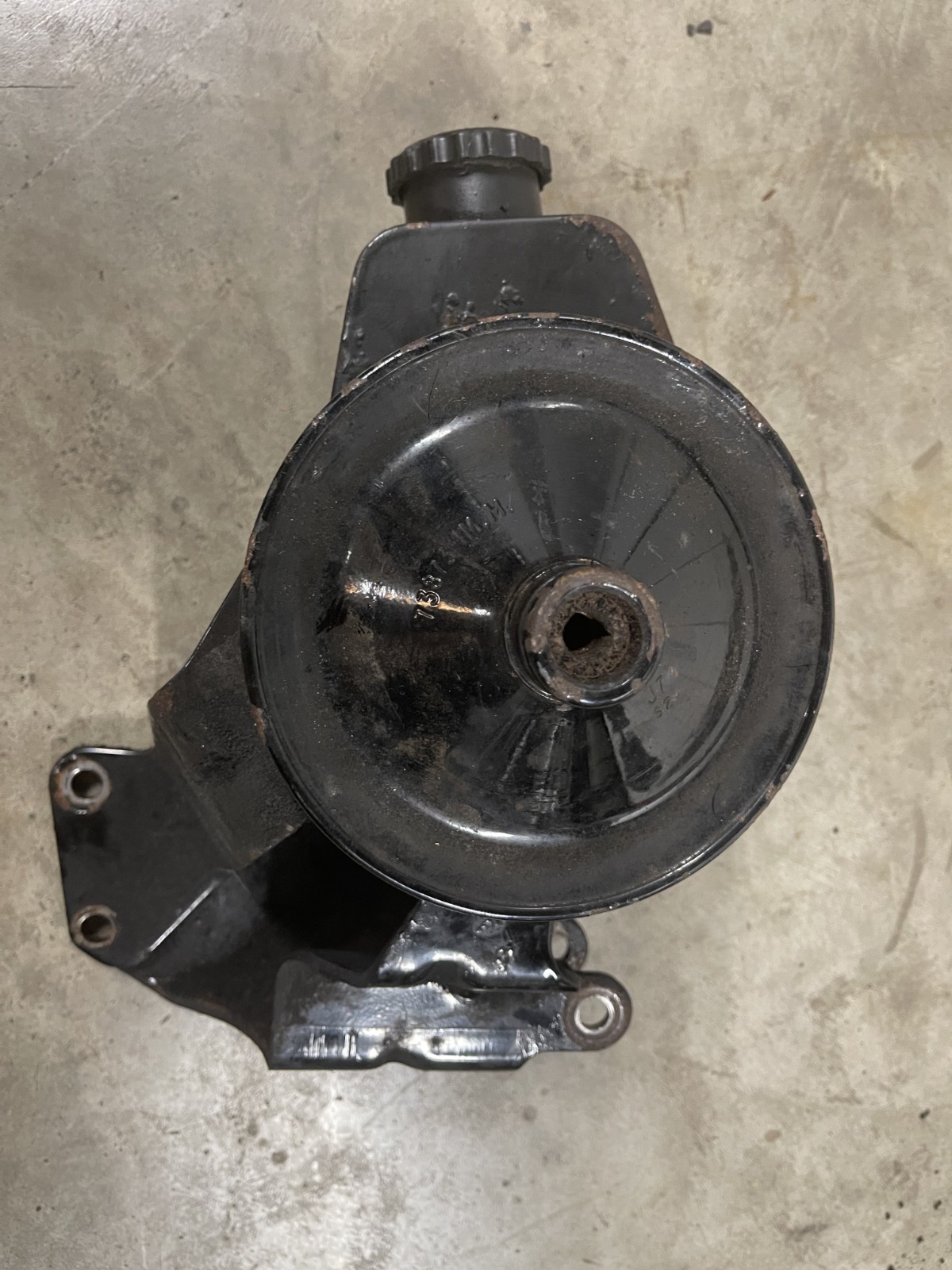 Mercruiser 5.0 / 5.7 Power Steering Pump # 16792A1 / 26007703 with bracket