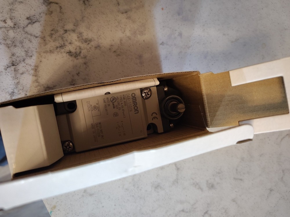 Omron D4A-1101N Limit Switch