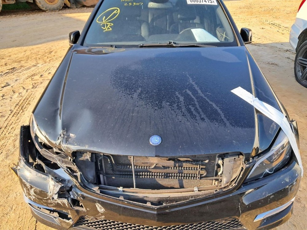 C220 2013 Glove Box 4754485