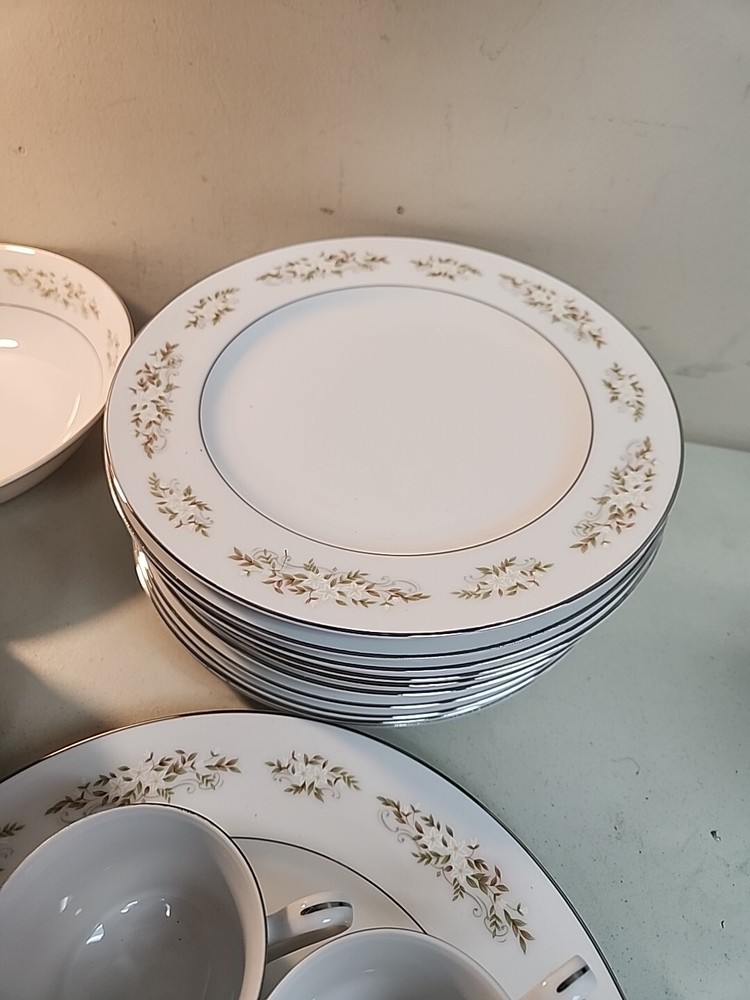 326 Springtime 42 Piece China Set
