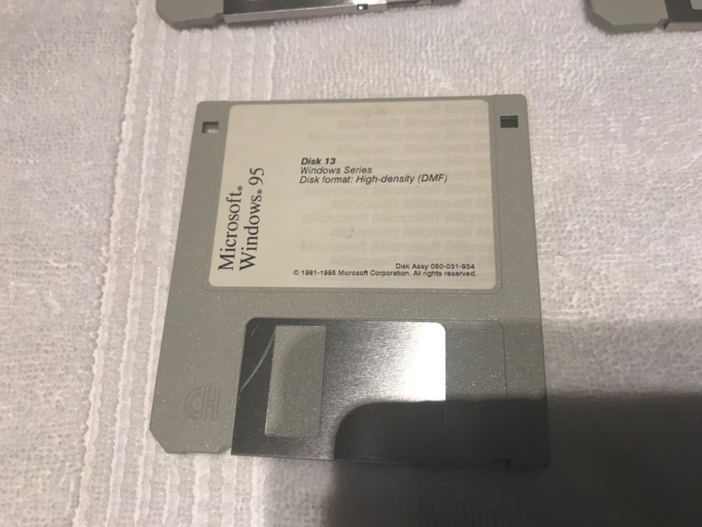 Microsoft Windows 95 Upgrade With 13 Floppy Disks