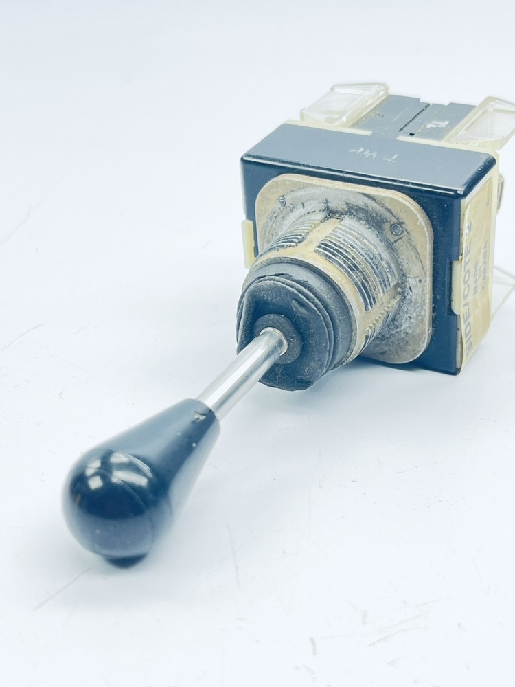 ALLEN BRADLEY 800T-T2S TOGGLE SWITCH 2-WAY SER. P