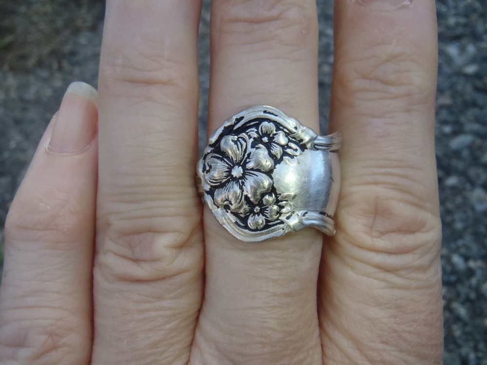 Ring marked William Rogers & Son AA VINTAGE