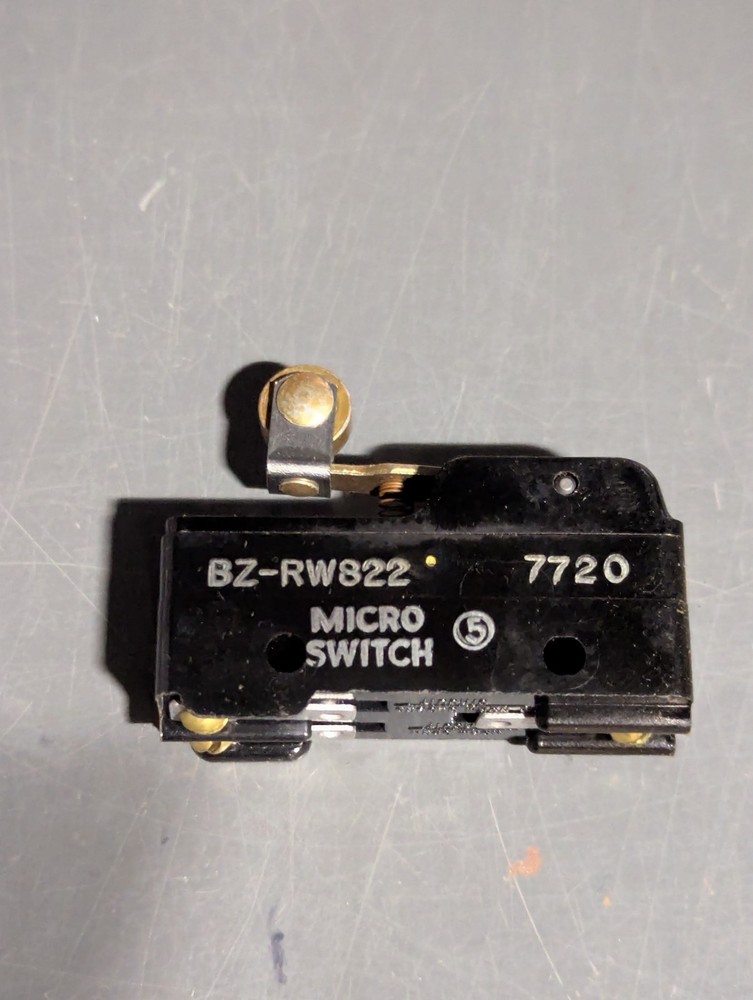 1 Micro Switch BZ-2RW822-A2 Roller Limit Switch NEW OLD STOCK