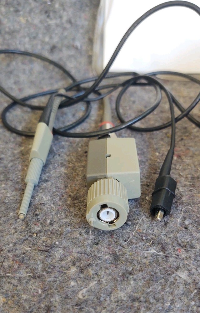 Tektronix P6136 Passive Probe + Clip, P6105 Passive Probe & Data Transfer Switch