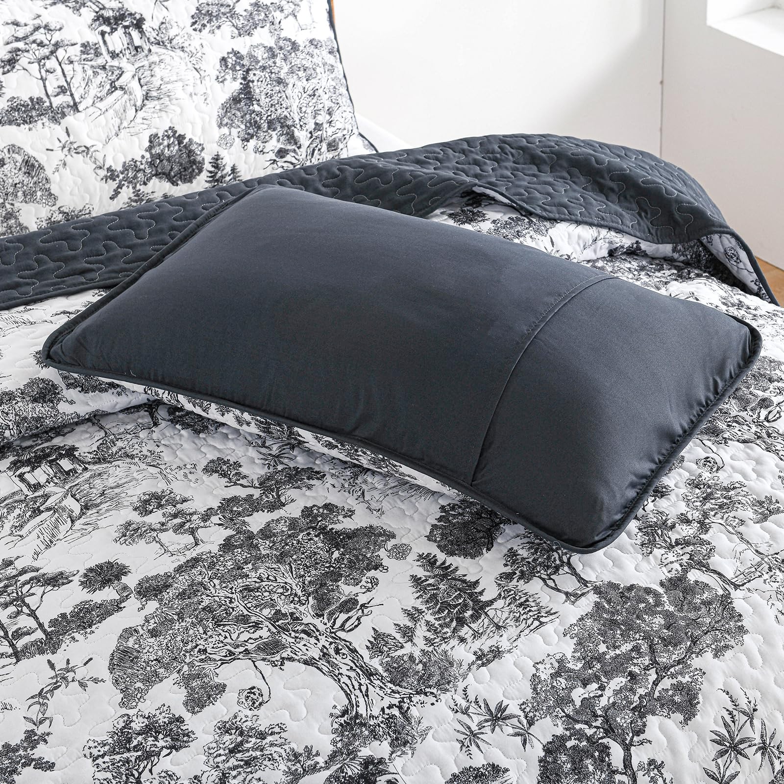 WONGS BEDDING Botanical Quilt Set Full Size, Black 3 Pieces Toile Floral Plants