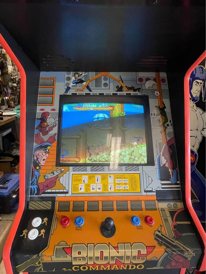 BIONIC COMMANDO ARCADE MACHINE by CAPCOM 1987 (Excellent Condition) *RARE*