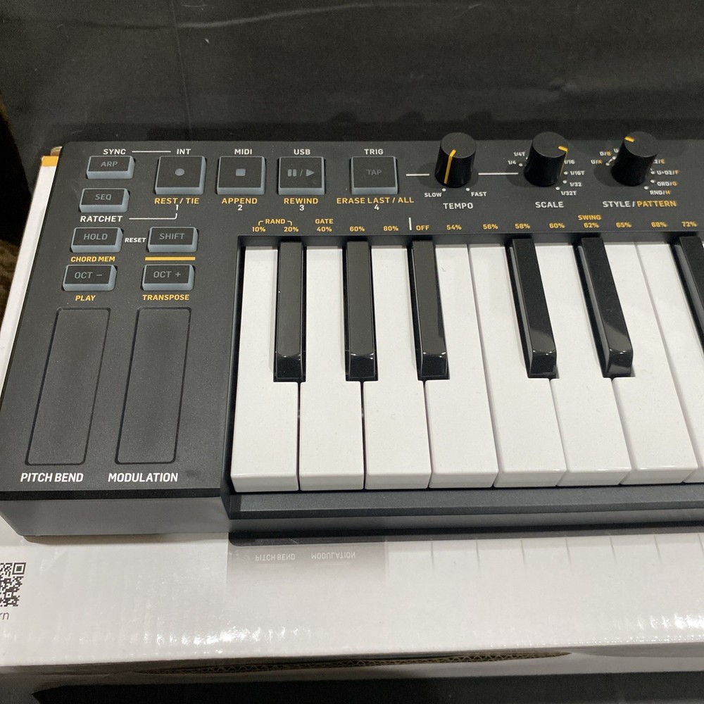 Behringer SWING 32-Key USB MIDI Controller Keyboard with 64-Step Sequencer