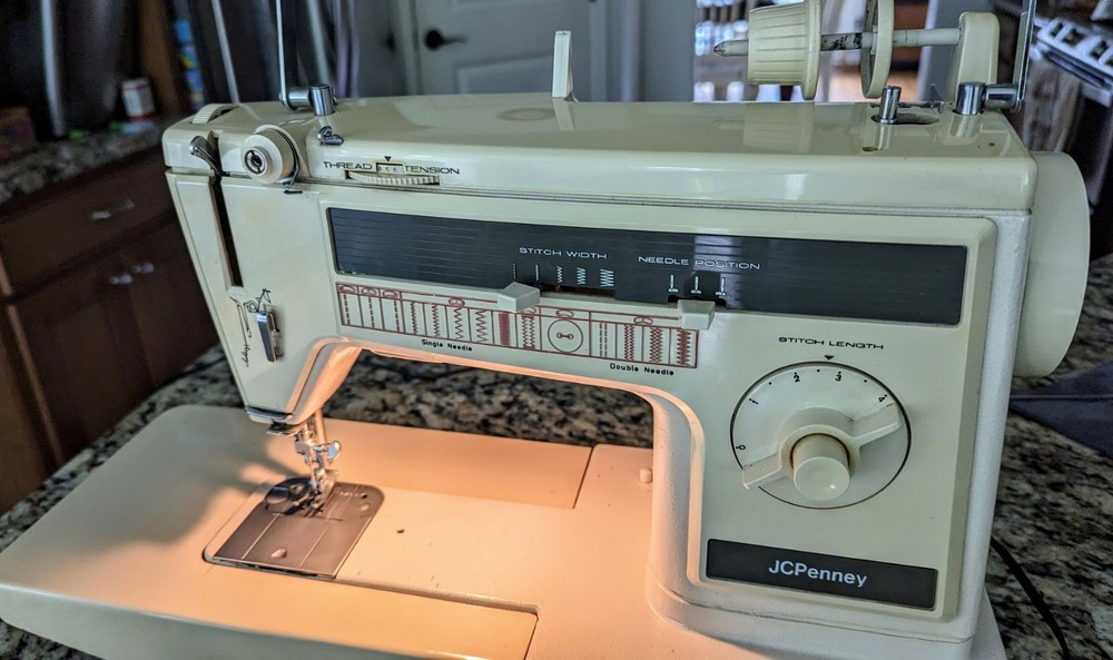 🪡 JC Penny Vintage Sewing Machine 7050