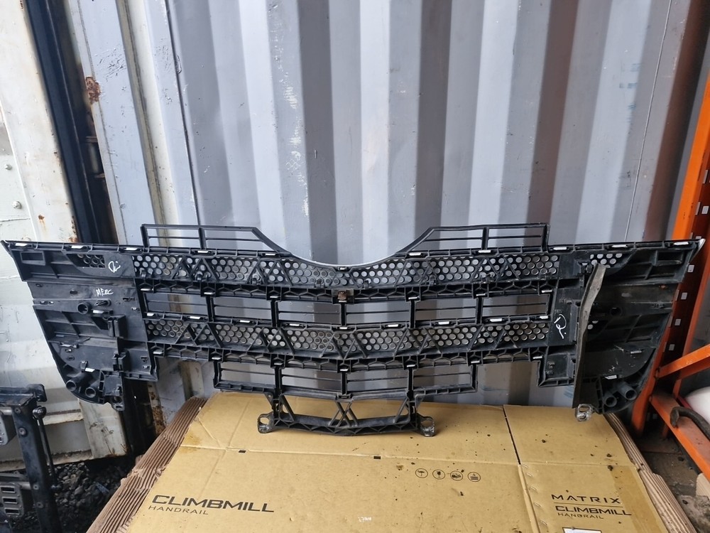 Mercedes Actros Front Middle Grill Panel A9618850253