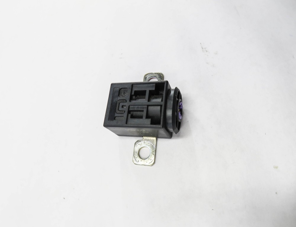 2014 AUDI Q7 (4L) BATTERY OVERLOAD PROTECTION SWITCH