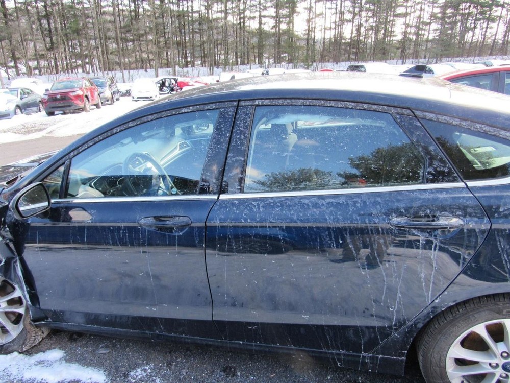 FUSION 2020 Glove Box 1022907