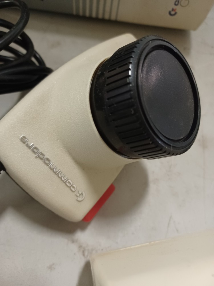 Commmodore VIC20 Computer/ Paddle 1312/ C2N Cassette LOT PWRS ON UNTESTED RESALE