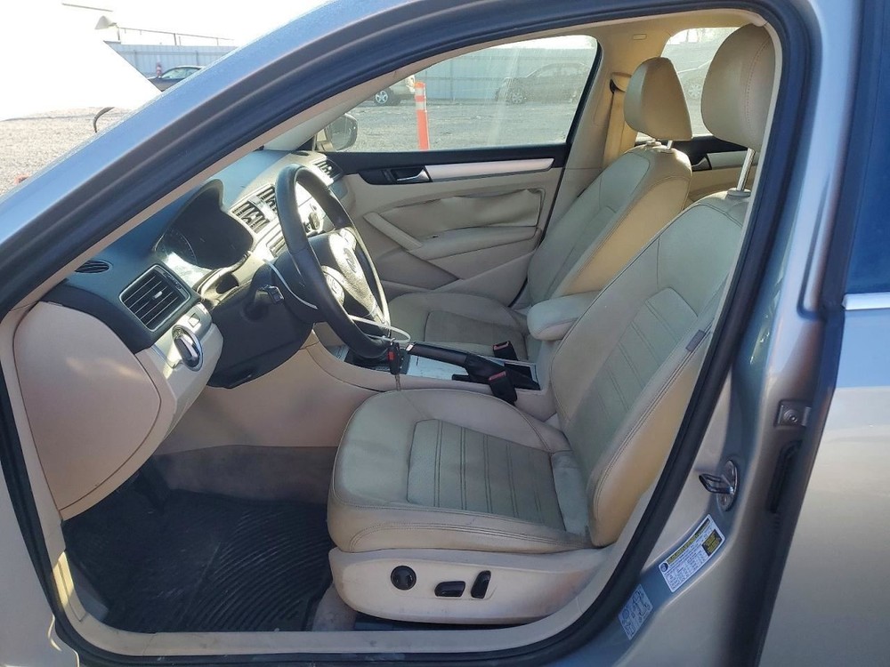 PASSAT 2012 Glove Box 5022168