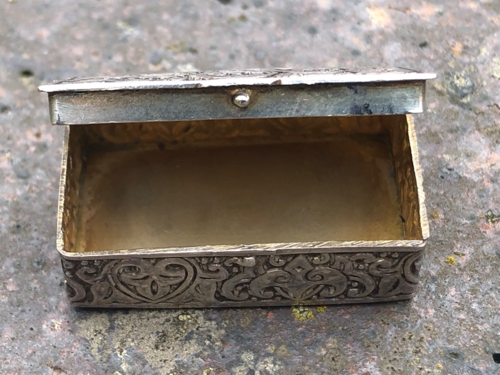 Gorgeous Solid Silver Snuff/Trinket Box by NB Sheffield 1975