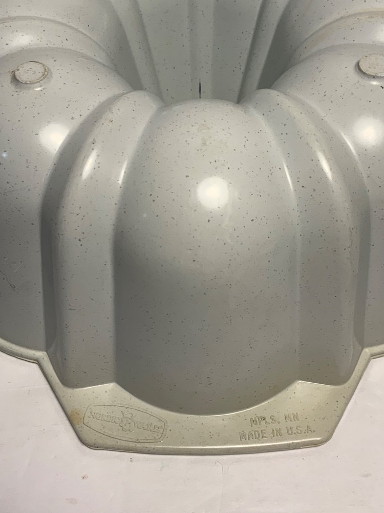 Nordic Ware 9 Cup White Bundt Cake Pan