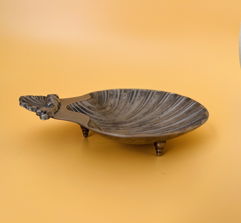 Silverplate Clam Shell Dish SHEFFIELD ENGLAND 1700-1800 Made in USA Reproduction