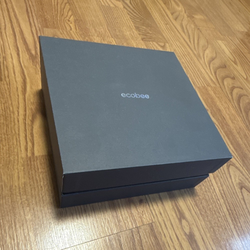 ecobee ECB402 Programmable Thermostat Black/White with Mounting Hardware - NEW