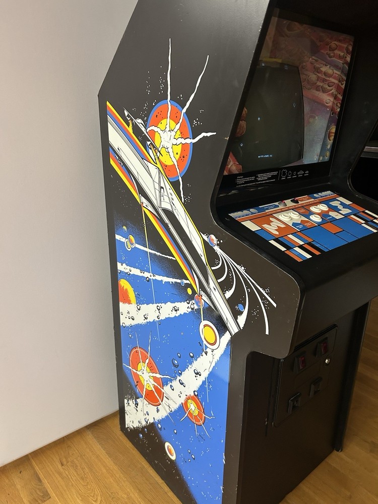 ASTEROIDS ARCADE MACHINE by ATARI 1979 (Excellent Condition) *RARE*