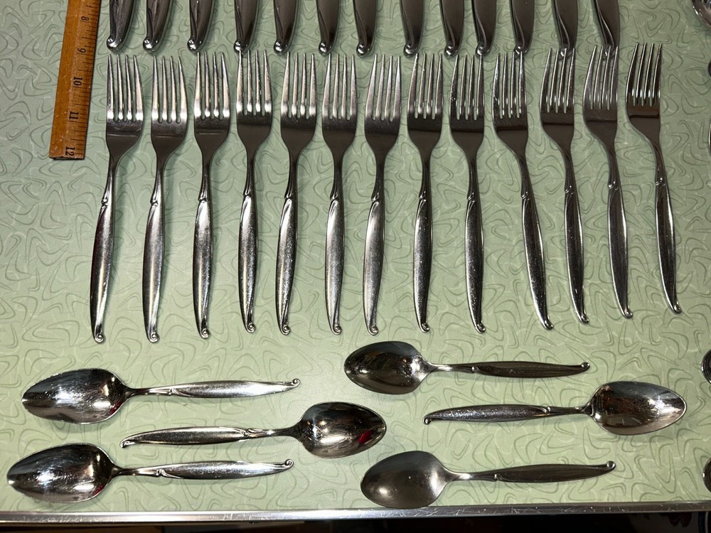 ONEIDA COMMUNITY DRIFTWOOD Flatware 61 pieces