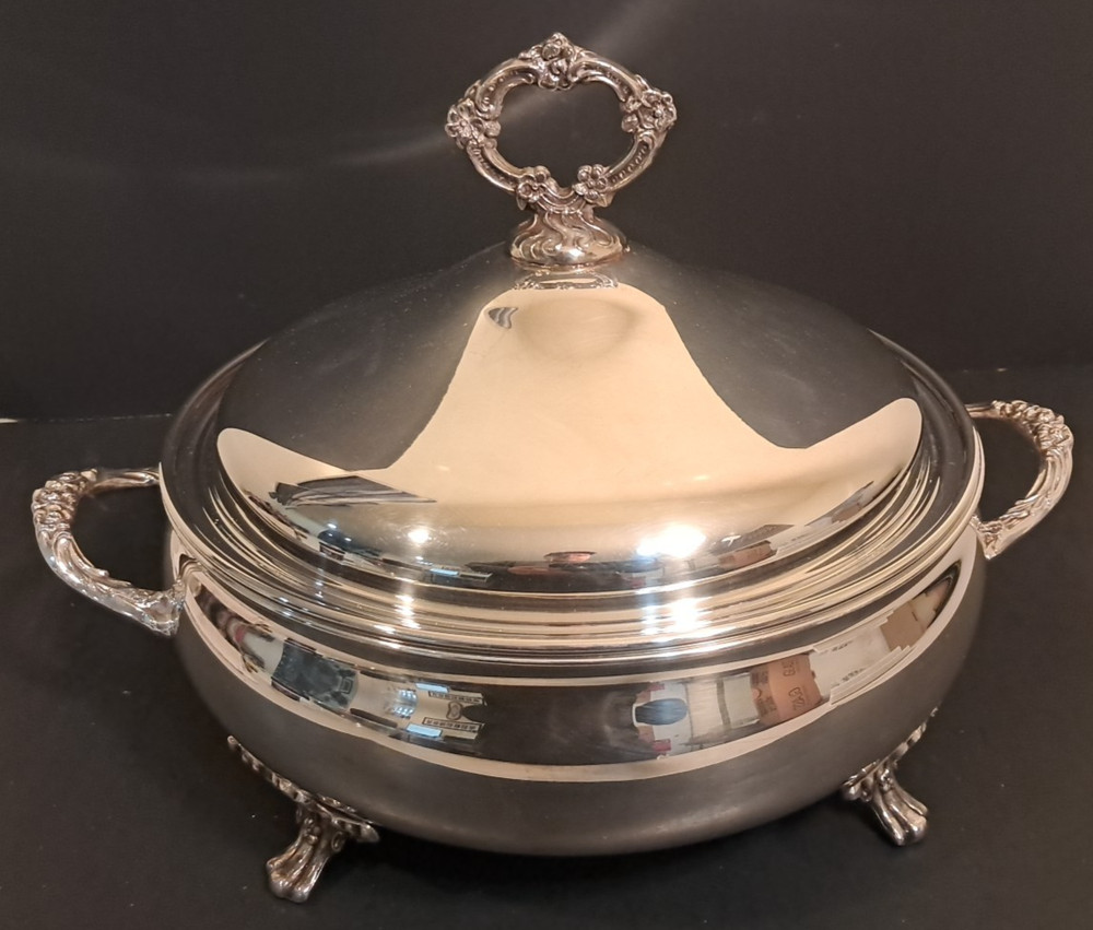 VTG Silver Plated Large Bowl/Covered Dish W/Lid & Pyrex Glass bowl insert