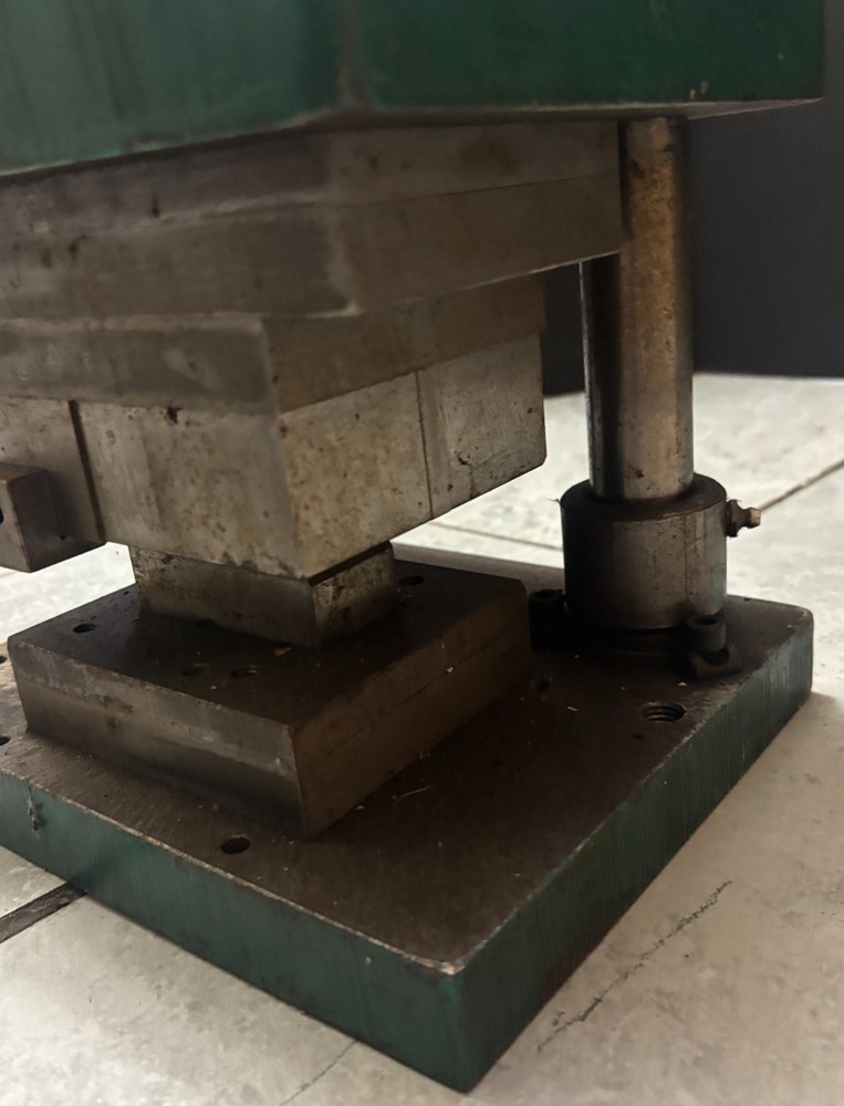 2-Post Die Set (10"×8" with 7-1/2" High Posts, Height: 9")